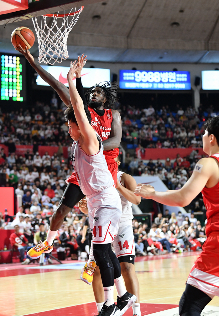 [KBL 챔프전]전희철표 '모험농구' 통했다. SK, KGC 100대91…