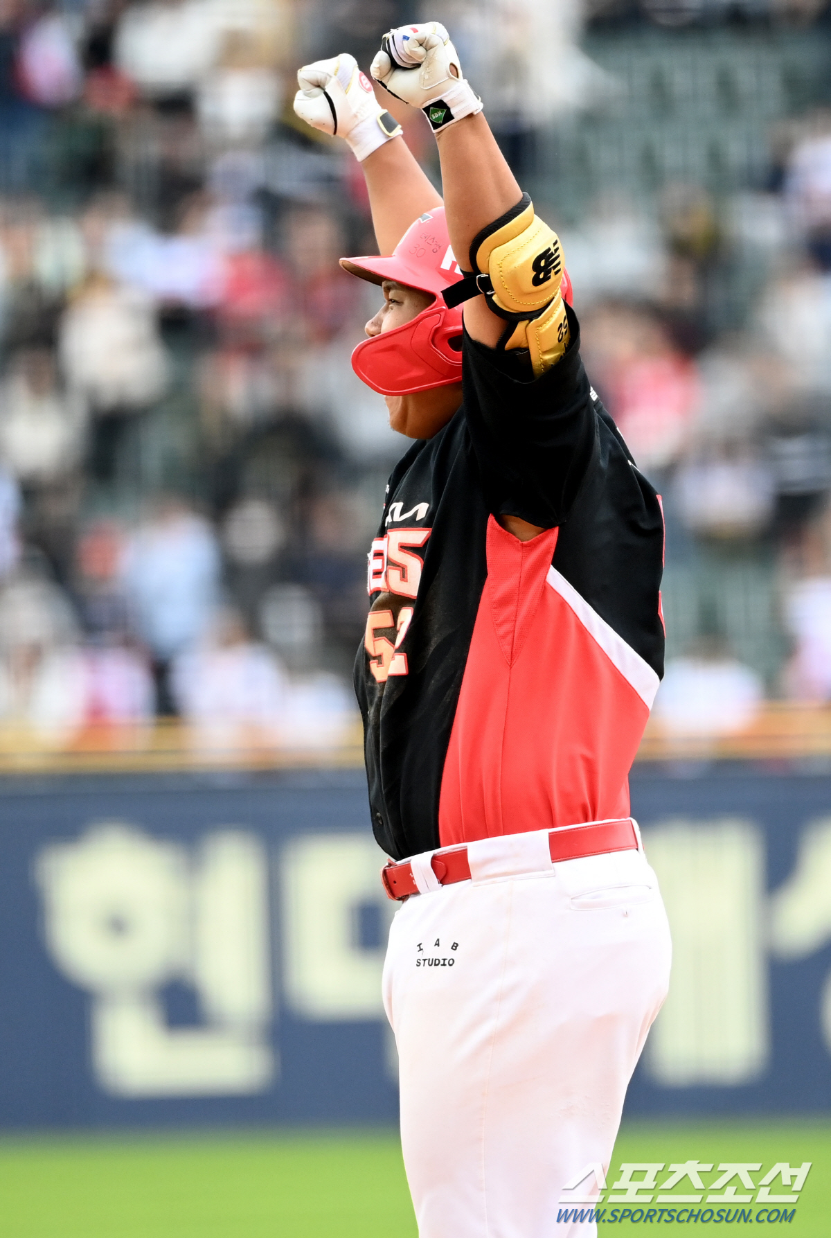 지옥에서 천당으로 온 한남자. 이제 1위와 2.5게임차. "4월 만족. …