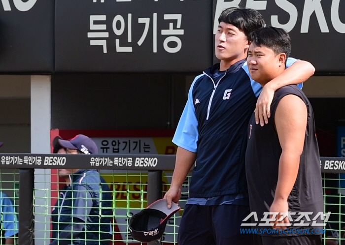 '웃으며 만난 양팀 클로져' 김원중-정해영 '경기후엔 한명만 웃는다' […