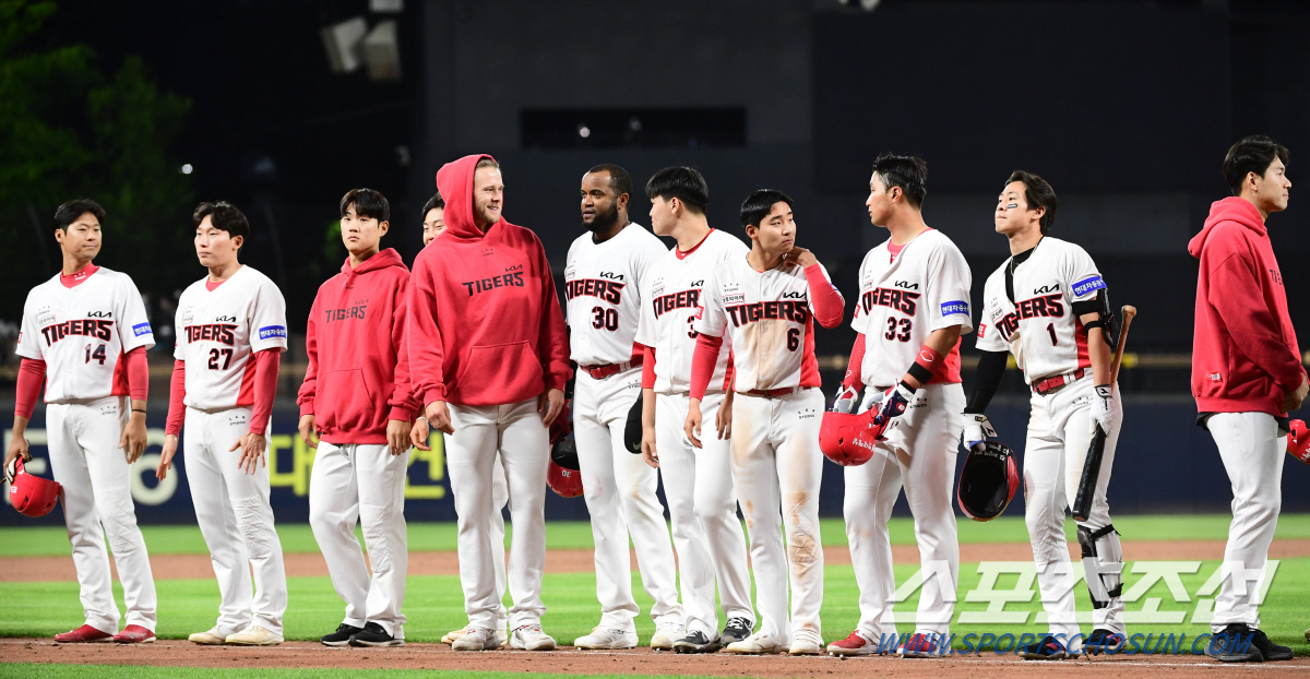 엇갈린 '전국구 인기팀'들의 운명, KIA-삼성 울고 롯데만 웃었다