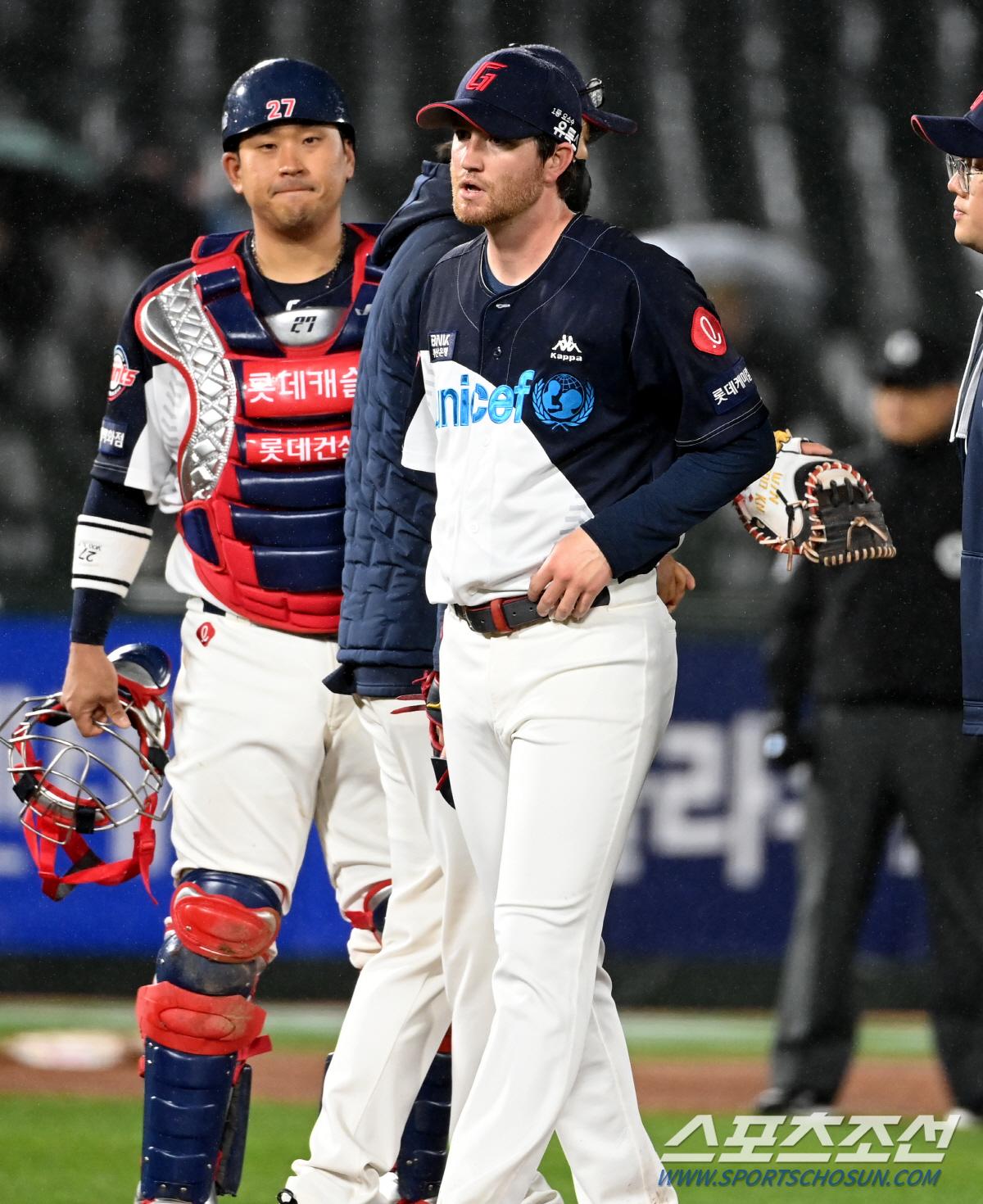 '꿈같은 8연승-1위' 롯데, 선발 반등 없으면 한방에 '훅' 간다