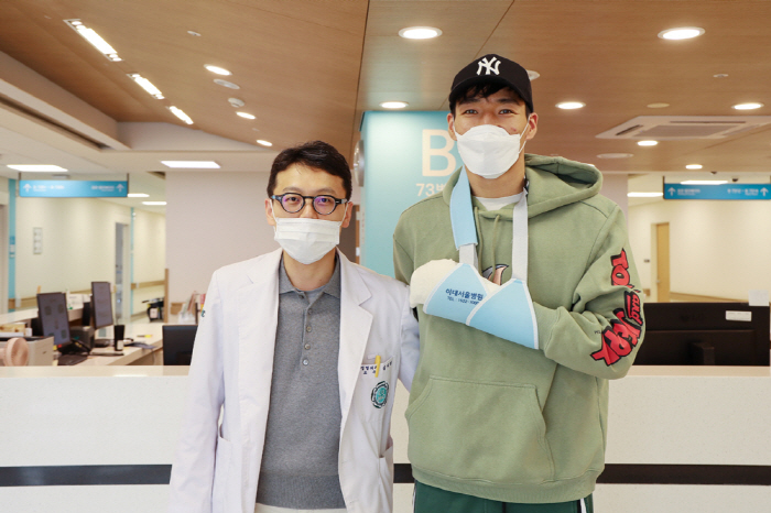 손가락 골절 몽골대표 농구선수 "한국서 수술 받아 만족"