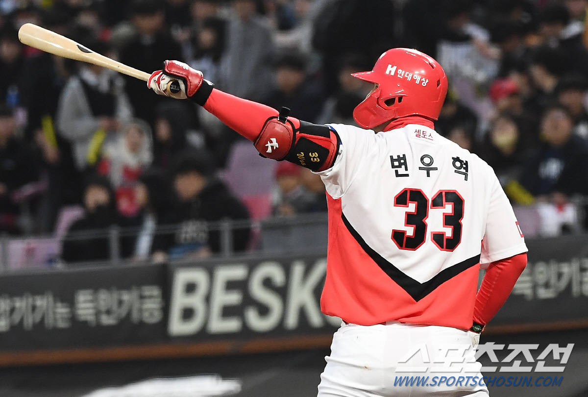 "빨간색 어울리나요" 이젠 광주 아이돌? 양현종 160승 이끈 23세 거…