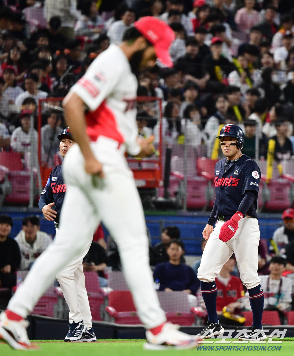 '시작부터 무사만루→고구마의 연속' 박세웅, 111구에도 5이닝 못채웠다…