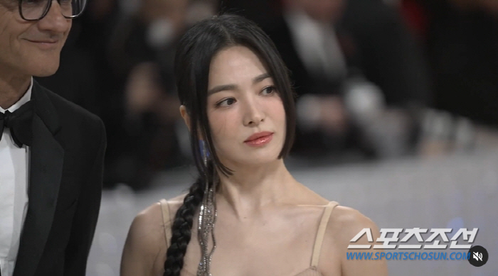 송혜교, 눈 한번 '찡긋'했을 뿐인데 뉴욕이 '들썩'! '42세'가 믿기…