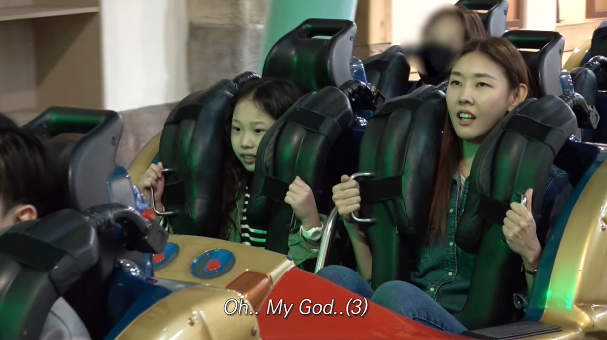 한혜진, 놀이공원서 톱모델 미모 초토화(?)..아이셋 극한 육아 '멘붕'