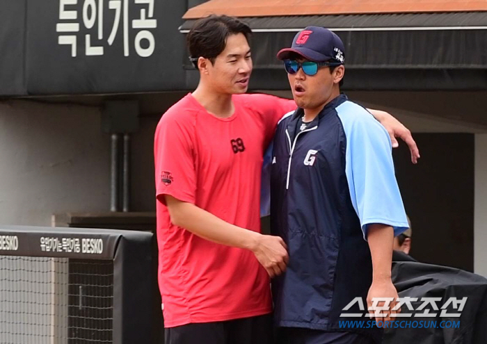 '밥은 잘 먹고 다니나?' 적으로 만난 쌍둥이 시절 배터리 '유강남과 김…