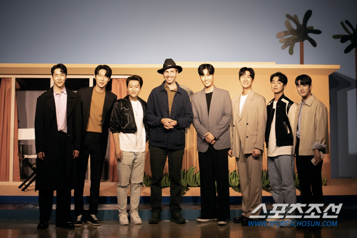 '불타는 트롯맨' TOP7, 세계적 팝아트 화가 제우스·윤종신과 만남 성…
