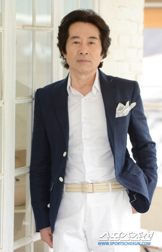 백윤식, 전 연인 에세이 출판금지 일부 승소…"사생활 일부 내용 삭제해야…