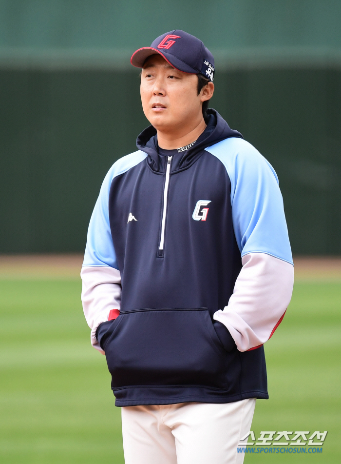"100장짜리 책을 만들어라!" 안경에이스의 좌절, 지켜보는 138승 레…