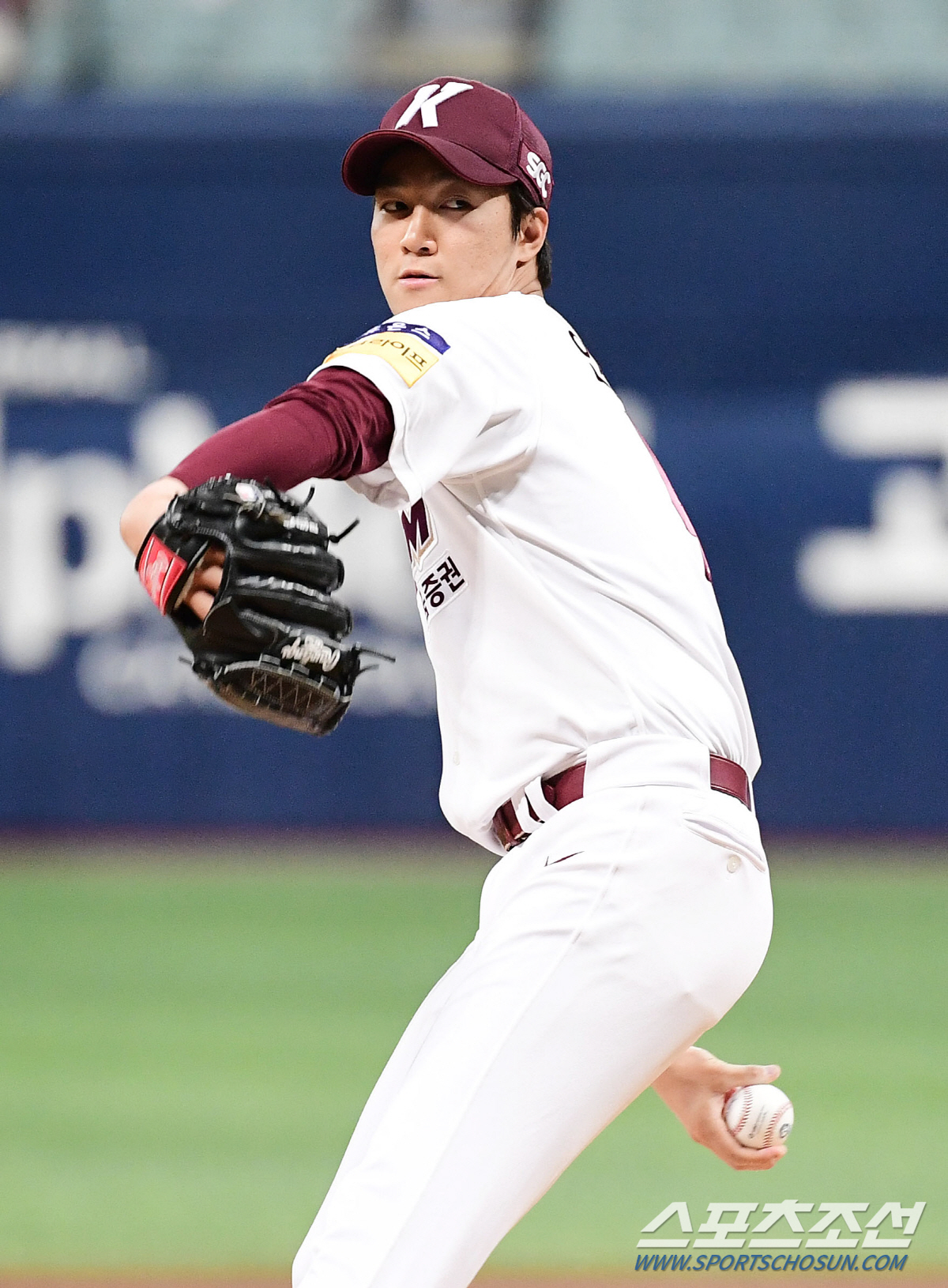 K·다승·SV 1위-4할타자 등 11명…4월 MVP 주인공은?