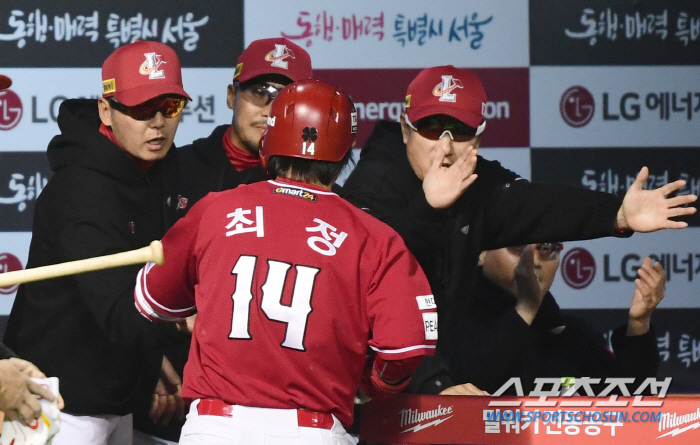 K·다승·SV 1위-4할타자 등 11명…4월 MVP 주인공은?