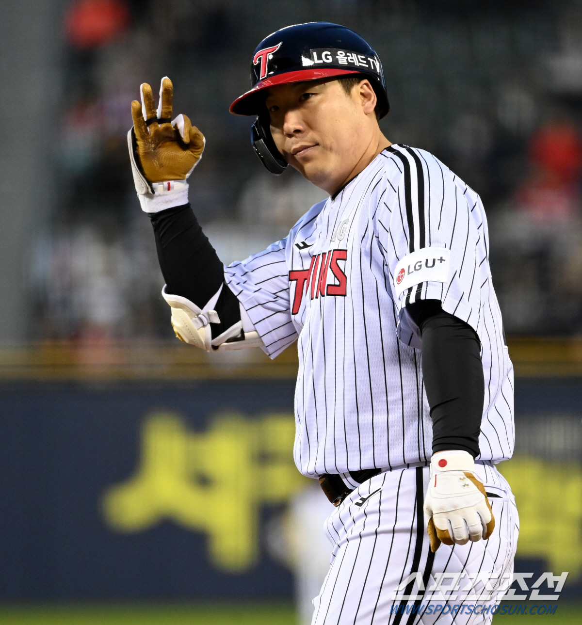 K·다승·SV 1위-4할타자 등 11명…4월 MVP 주인공은?