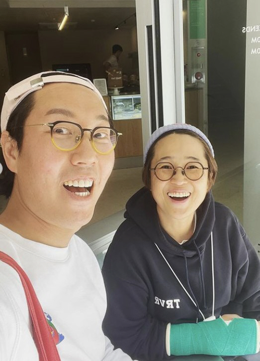 송은이, 손가락 골절에도 '신사옥에 오픈한 카페' 관리 열심히..대박나 …