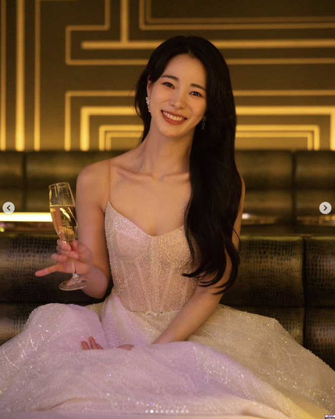 "이도현♥'  임지연 '백상' 드레스 픽 비하인드 공개 "입고 또 입고"