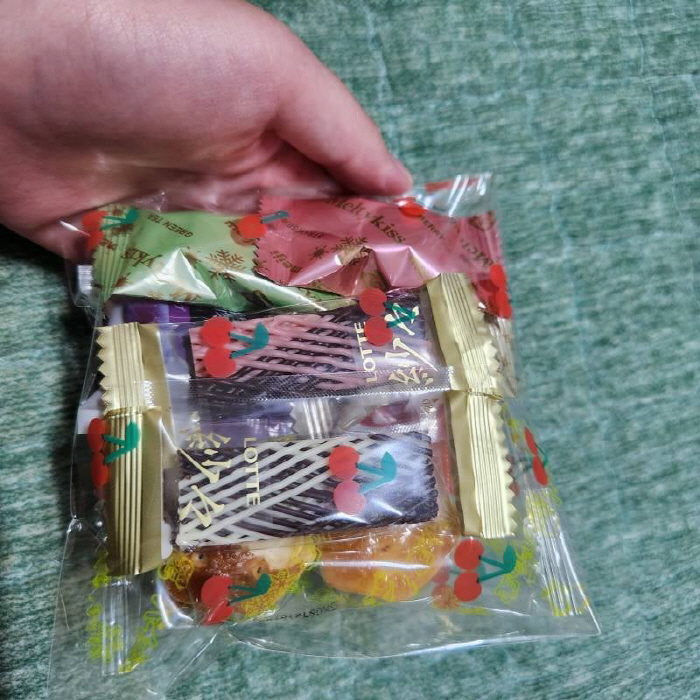 해외여행 갔다 온 친구가 준 선물에 "이렇게 줄 바에 안 주는 게 낫지 …