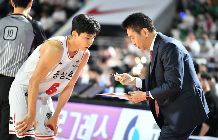 '잘 하는 거나 하겠다' 김상식 KGC 감독의 챔프전 일관성, 뚝심인가 …