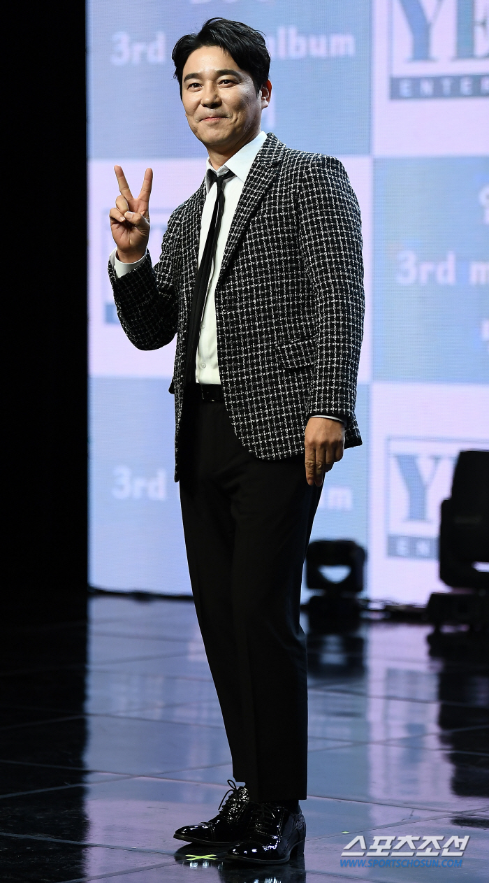 [단독] "얼굴마담? 피해자 코스프레?"…임창정, 주가조작세력 행사·골프…