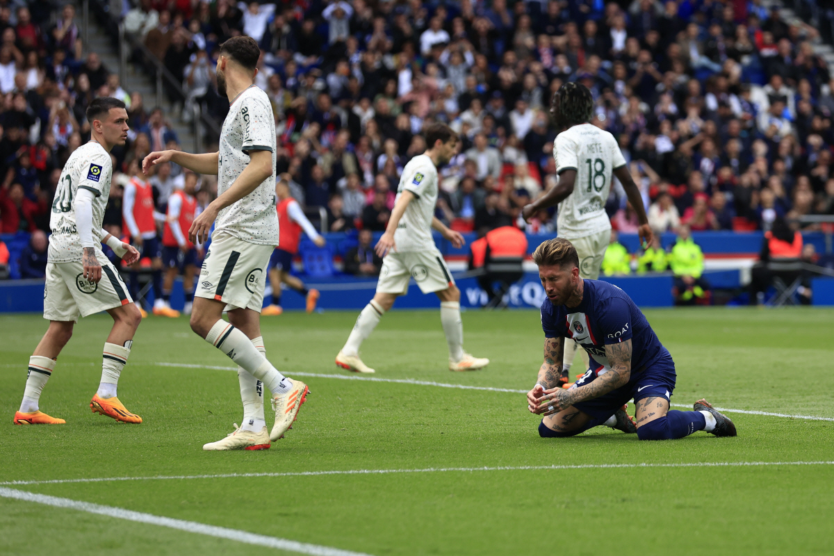잘못은 메시가 했잖아!! PSG 당혹.. 메시 징계→서포터 폭동!