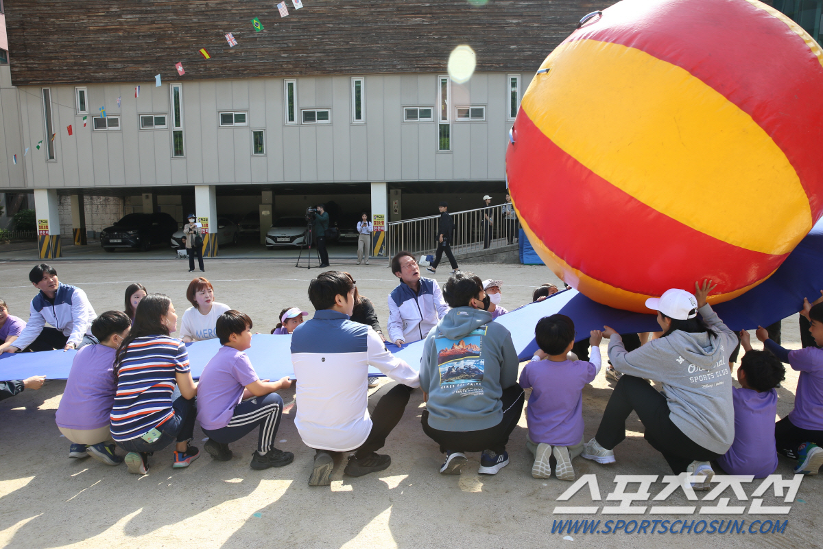 "서울 970개교,운동회 부활" '디딤돌'학교체육,아이들의 웃음소리가 돌…