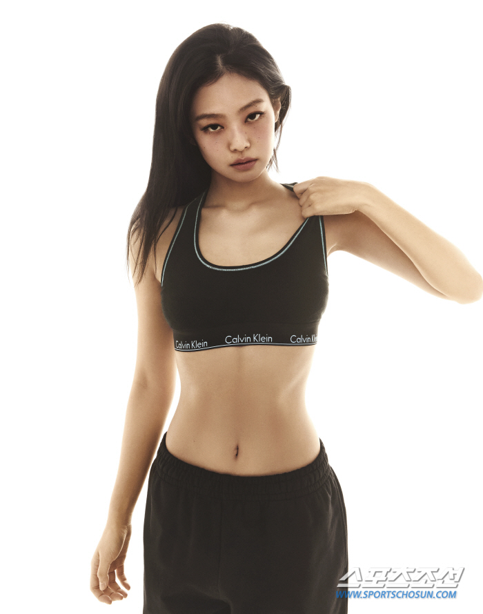 제니, 노래 이어 패션으로 전세계 사로잡나? 환상 복근은 서비스!