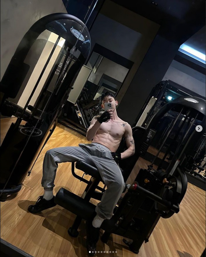 조권 "합성아닌 찐몸 입니다"…체지방無 완벽한 식스팩 '남성미 폭발'