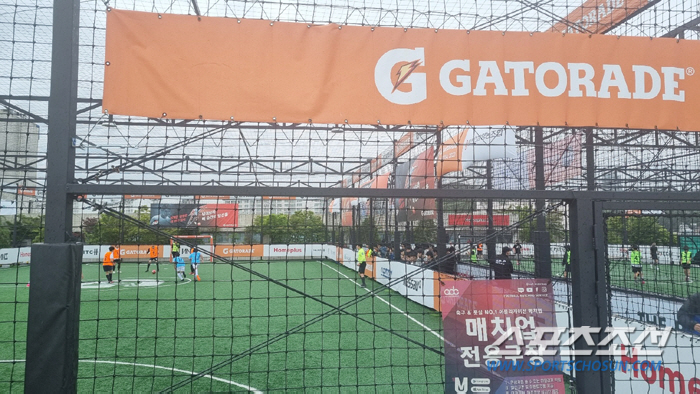 폭우 뚫은 중학생 풋볼러들의 '열정'…열기 가득한 '5v5 게토레이 풋살 2023' 천안예선