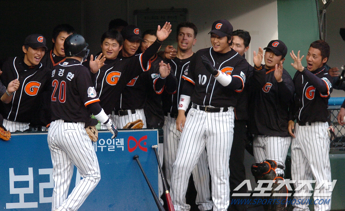 '내리는 비가 야속해' 상승세 롯데·반등 성공한 삼성...'클래식 씨리즈…