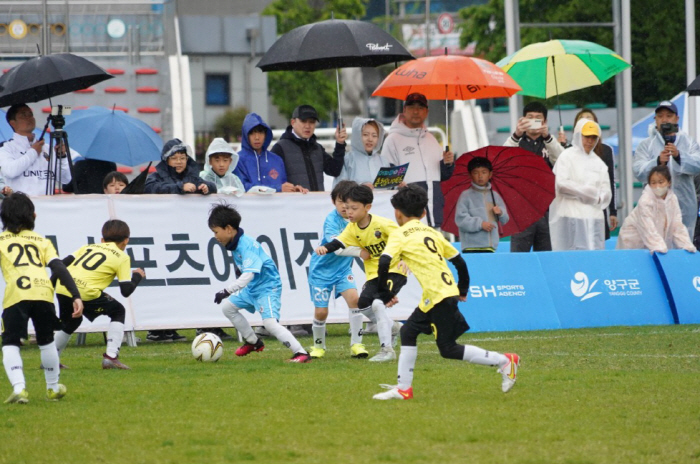 '2023 행복 양구컵 전국 유소년 축구클럽 페스티벌' 둘째날 본선 스플…