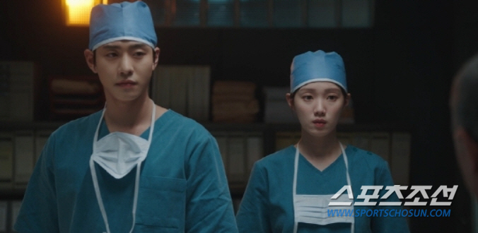 [이정혁의 수다톡톡]'낭만닥터 김사부3', 이경영을 굳이 끌어들였어야 했…