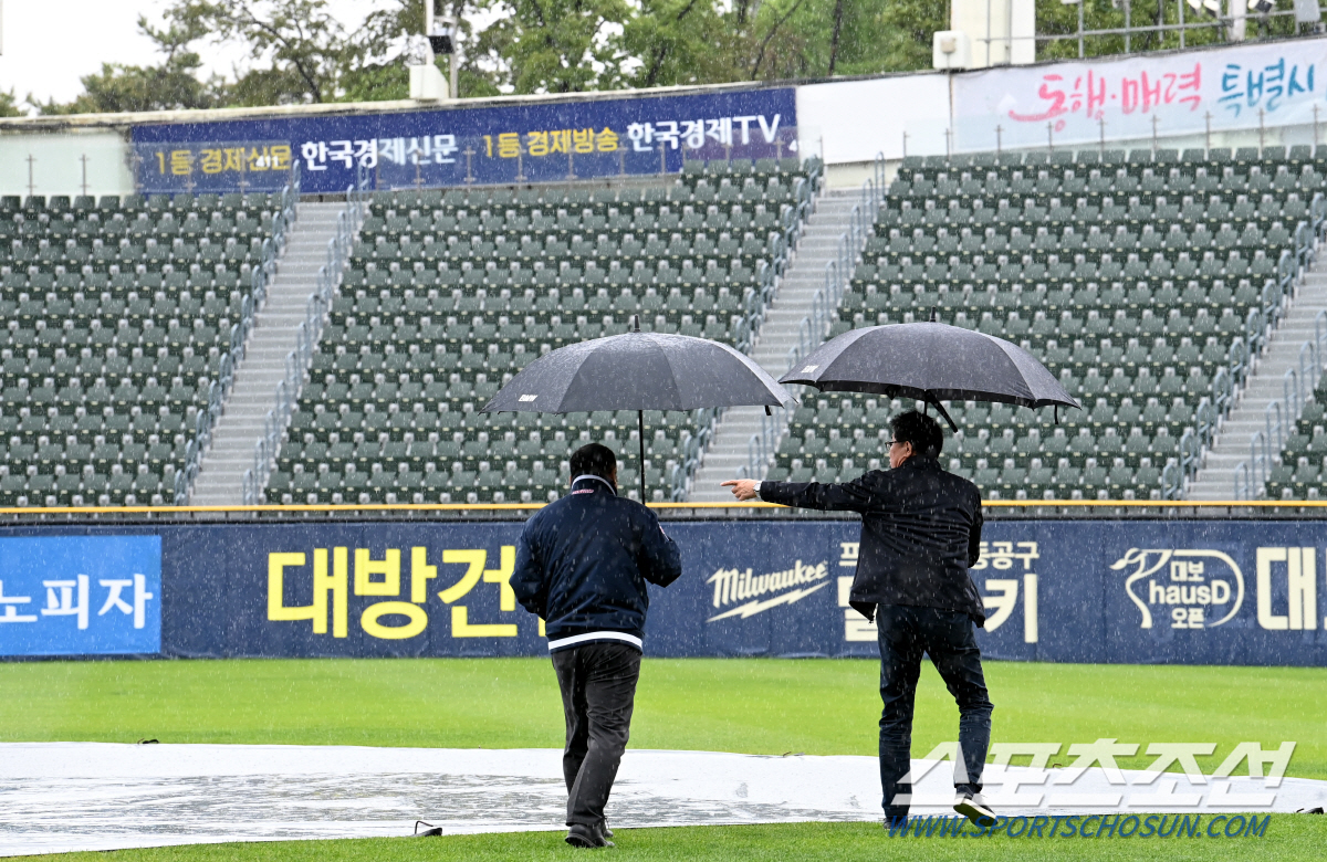 '하늘도 무심하시지...'두산-LG 잠실 라이벌 전, 또 다시 우천취소 …