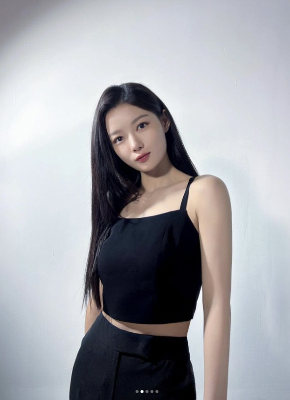 김유정, 국민 여동생의 반전 글래머..'20년차 여배우 성숙美'