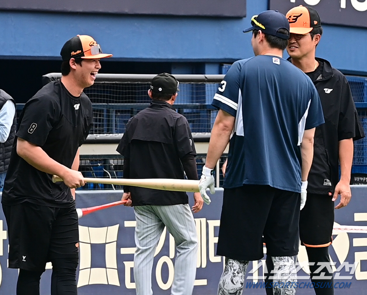 '형님들 빵 터졌네' 채은성 양석환 웃음보 터뜨린 노시환의 타격폼 흉내,…