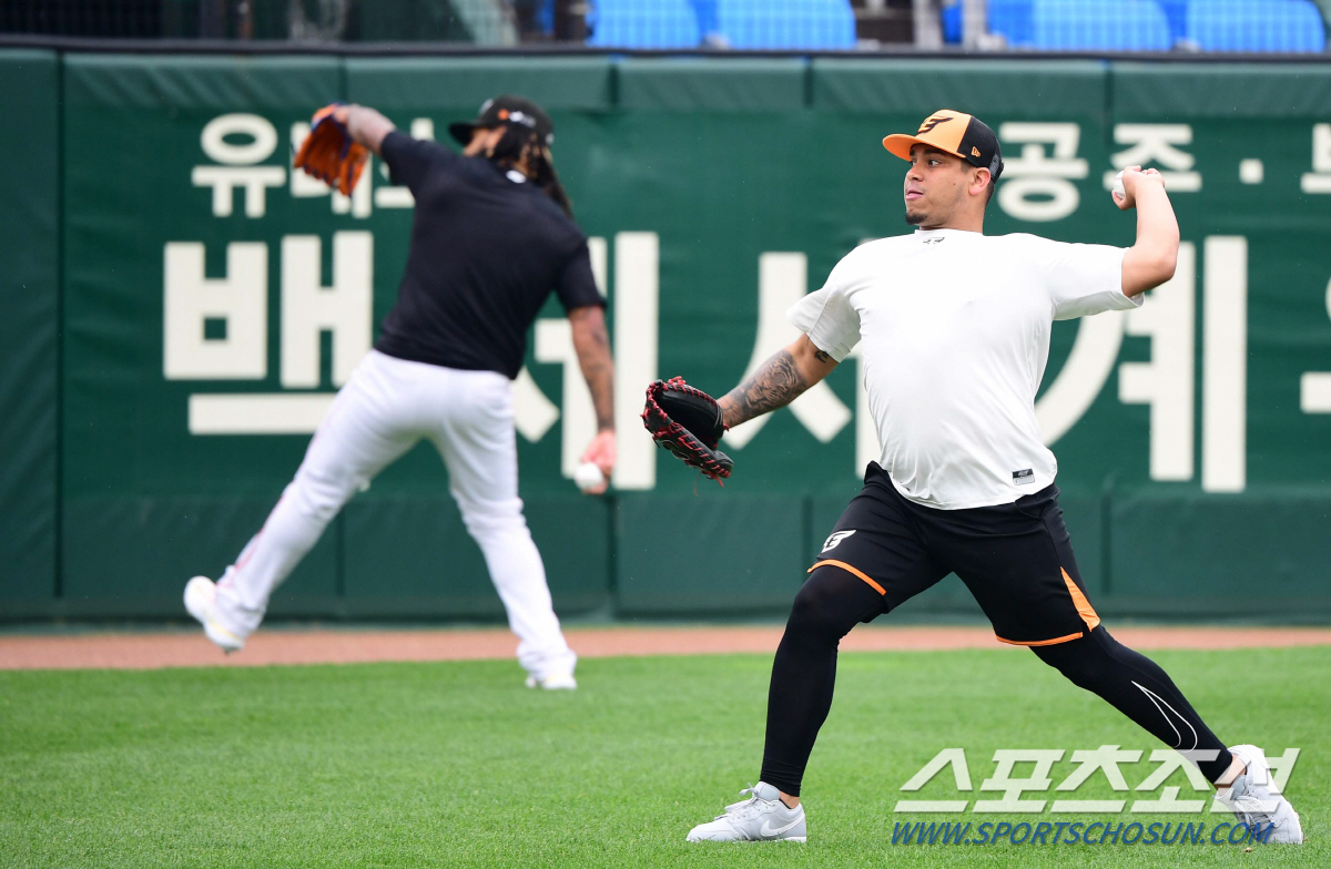 '막냇동생' 김서현도 빵빵 터진 산체스의 친화력 '독수리 변신 완료' […
