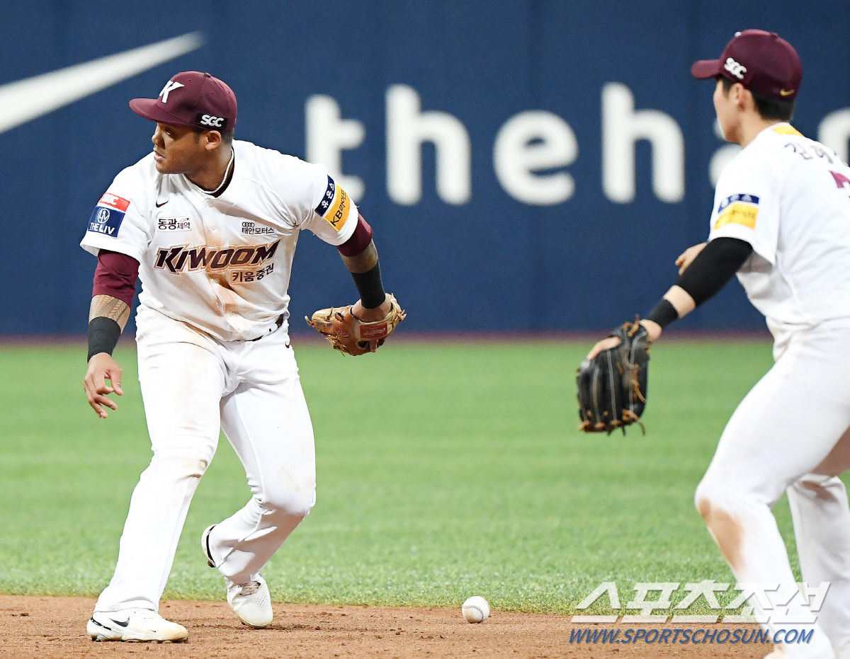 '실책에 울고 끝내 웃었다' 선두 SSG, 키움 스윕하고 5연승[고척 리…