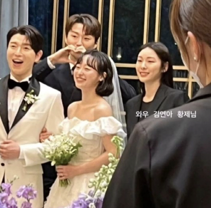 김연아가 웨딩화보에…포레스텔라 배두훈♥강연정, 달콤한 결혼식 현장