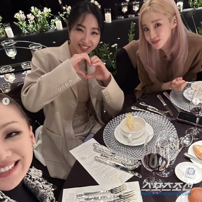 'YG 전성기' 이끈 빅뱅-2NE1 등, 모처럼 한자리에! '양군' 양현…