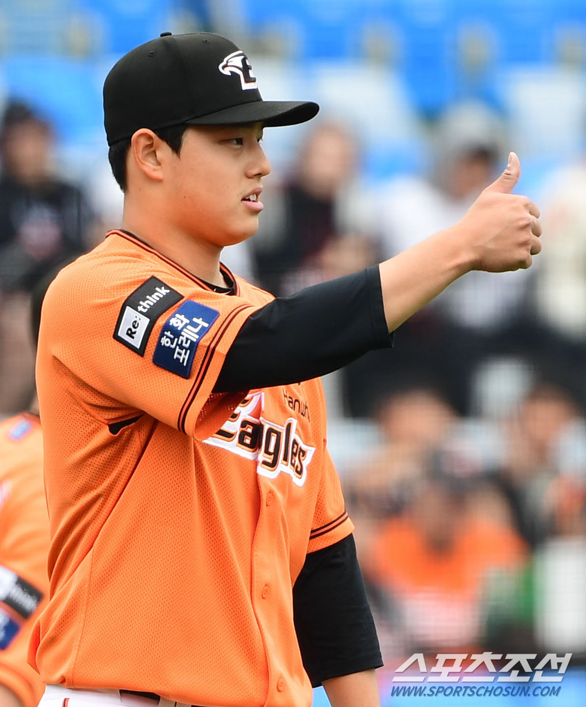 그저 흰점 하나로 보이는 문동주의 광속구 '중력 법칙도 거스른다' [대전…