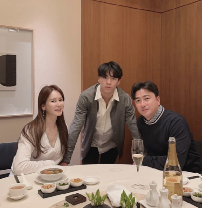 '안정환♥' 이혜원, 아들 잘 키웠네 "힘들었던 엄마 위한 선물"