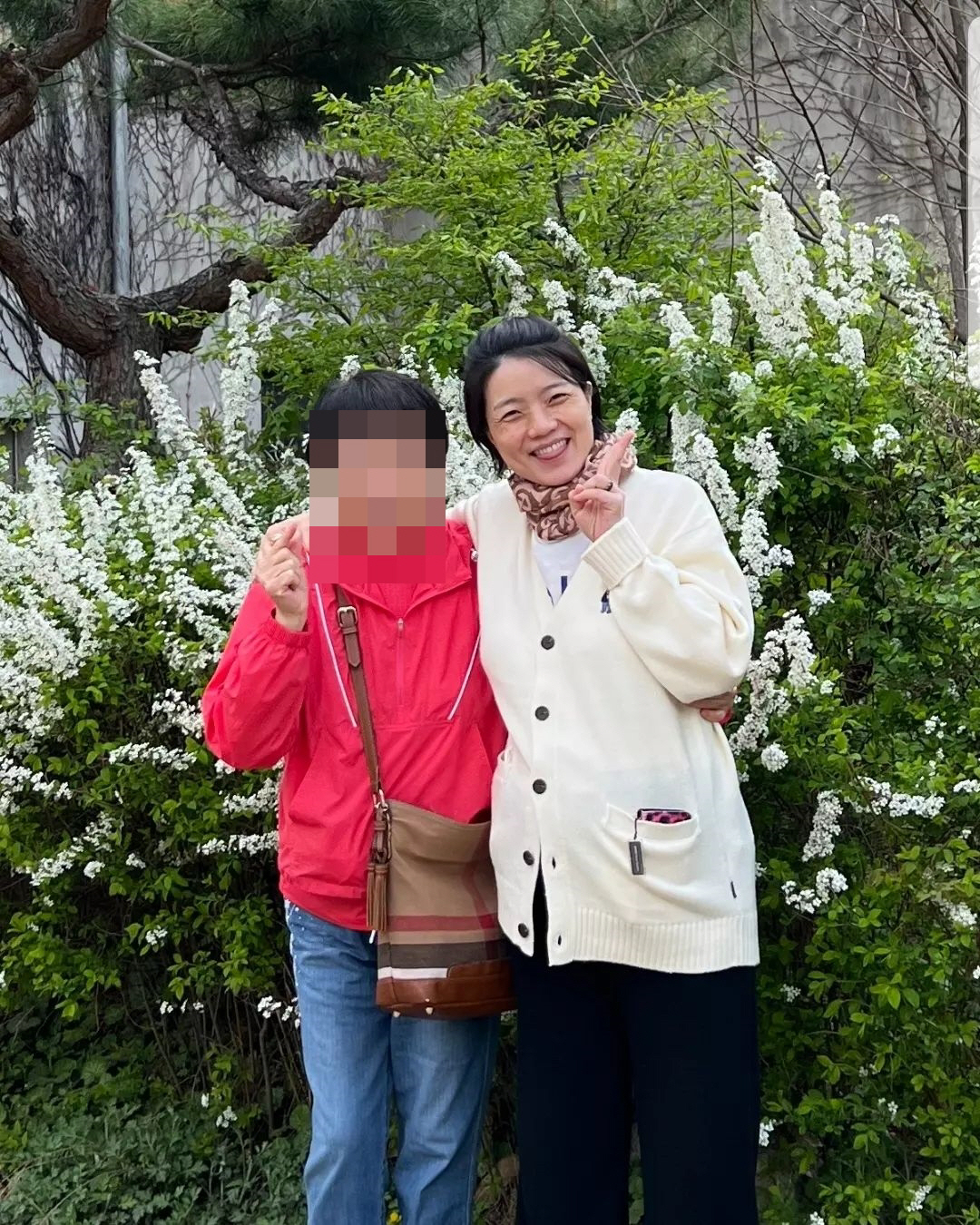 "이젠 나도 엄마의 길을 걷게 됐다"…안영미 친母와 포즈, 어린시절 사진…
