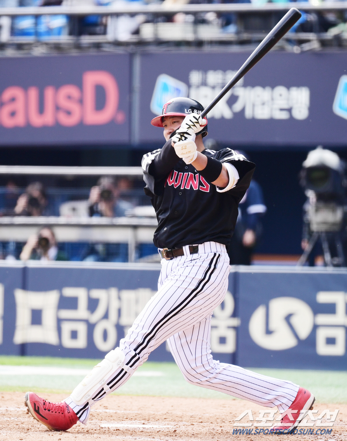 어느새 홈런 1위. '잠실 빅보이'가 가야할 길... 65억 FA가 보여…