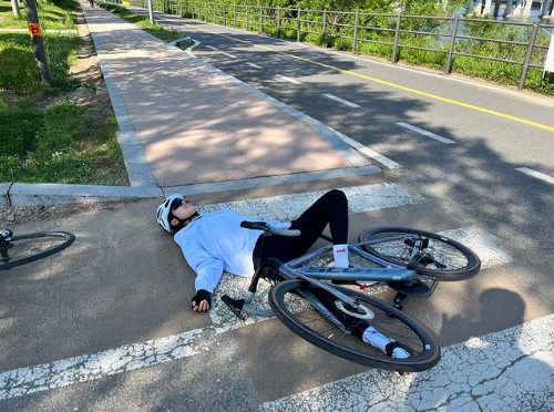 한효주, 자전거랑 같이 벌러덩 넘어져 무슨 일? "인생 첫 클빠링 아오"