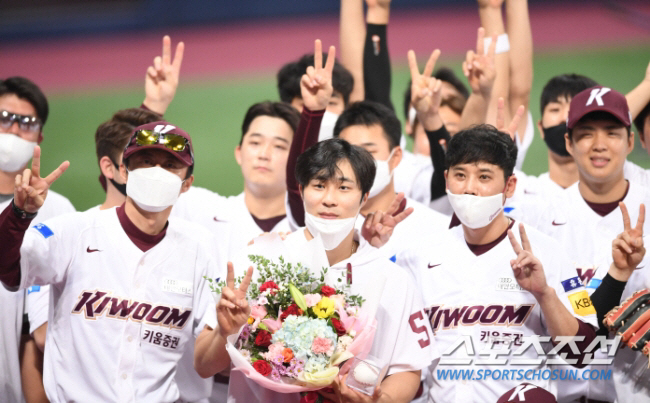 KBO 미국 개막전 사실상 무산…하지만 MLB가 서울에 온다[비하인드 스…