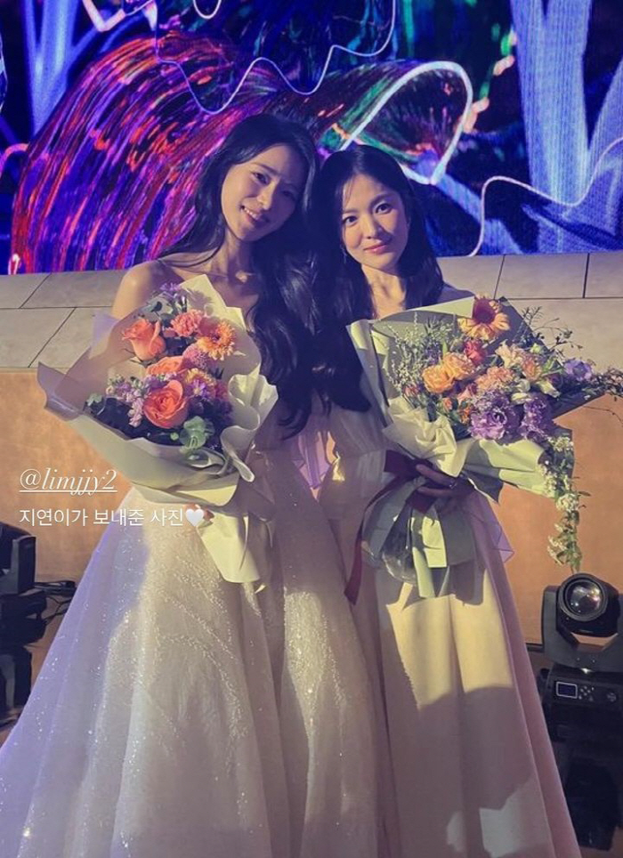 송혜교X임지연, 쌍둥이 같은 '백상' 투샷…현실에선 세상 달달한 사이