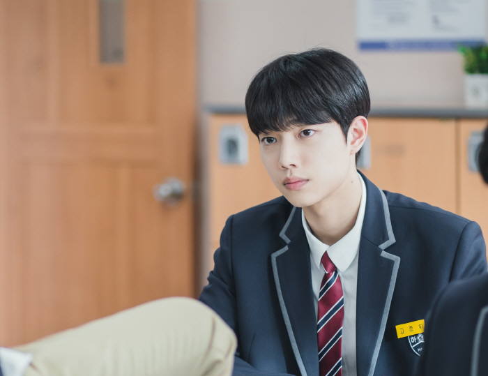 잘생긴 이 소년 누구? 조준영, '우사모' 차분한 연기 눈길