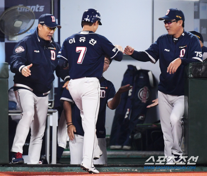 알칸타라 4승&허경민 홈런 포함 3안타…두산 3연패 탈출, 롯데 2연패 …