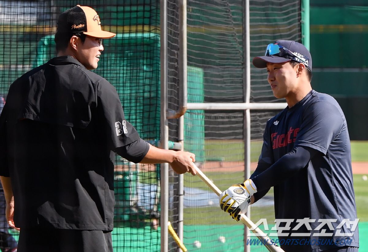 롯데 포수에게 배트 선물한 채은성, 선의가 때론 논란이 되지만...'착한…