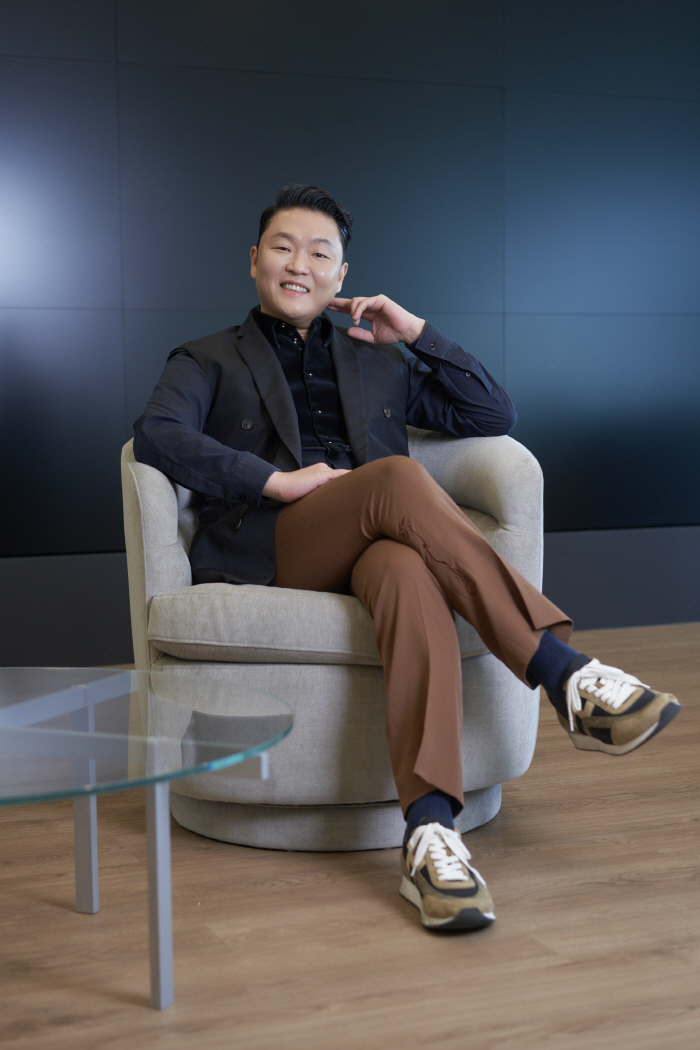 [SC현장]"이젠 한여름 문화"…싸이, 방구석에서도 '흠뻑쇼' 흥 전달(…