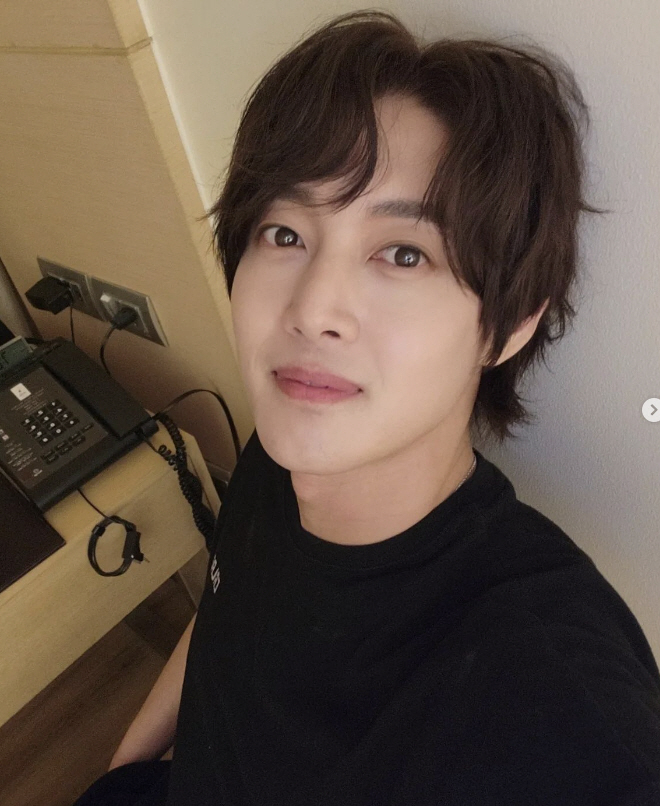 김현중, 父에 최신형 세단 선물..통큰 플렉스 "지독하신 분들"