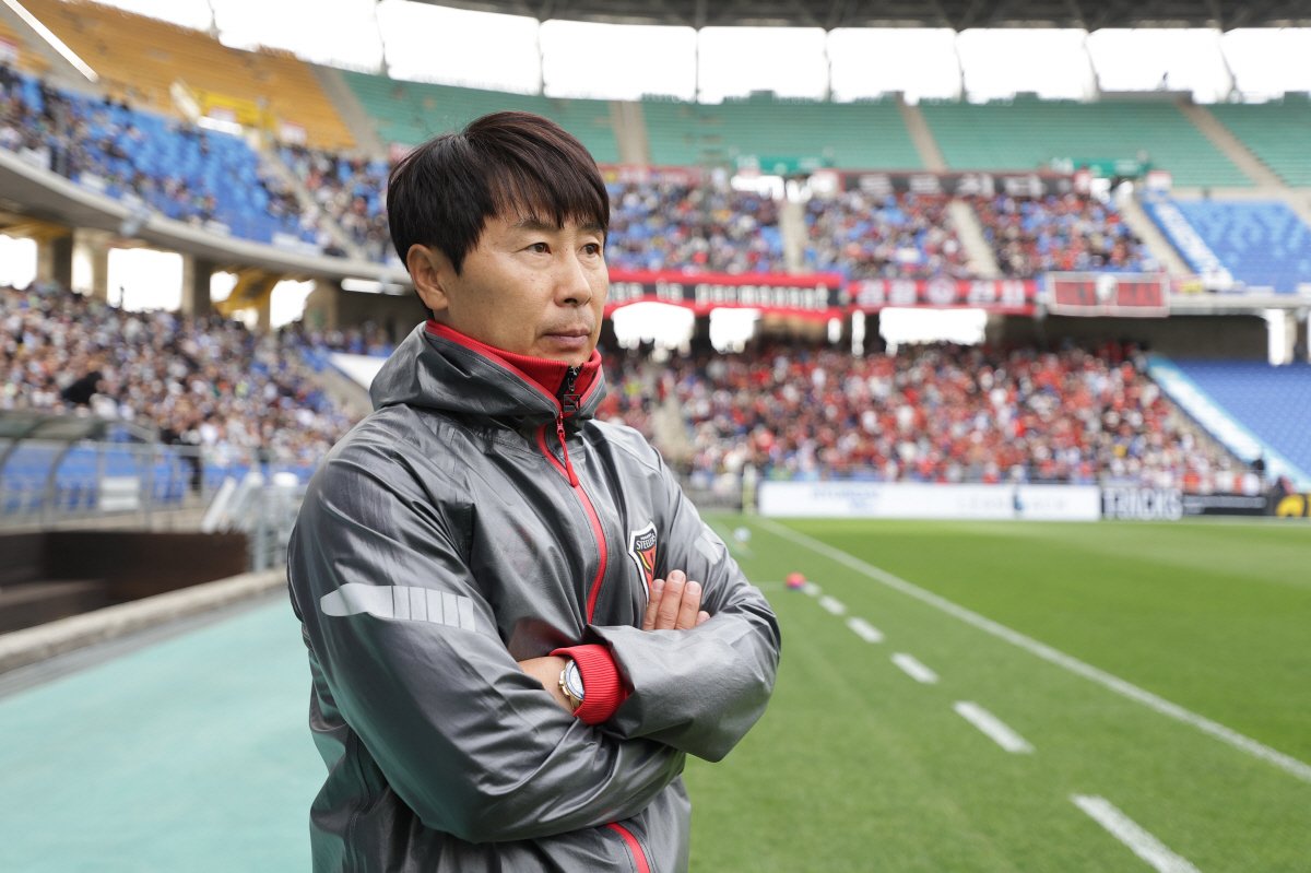 [대구 현장]주전 부상만 6명, '2연패' 김기동 감독 "제카가 하나 해…
